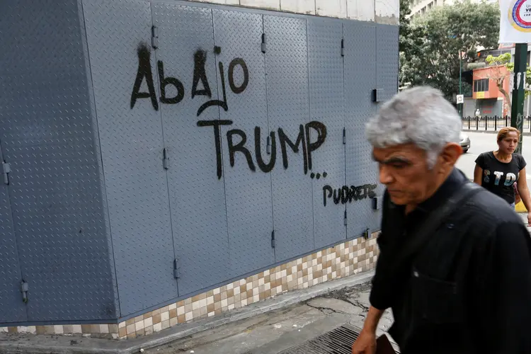 Protesto contra Donald Trump em Caracas, na Venezuela (Andres Martinez Casares/Reuters)