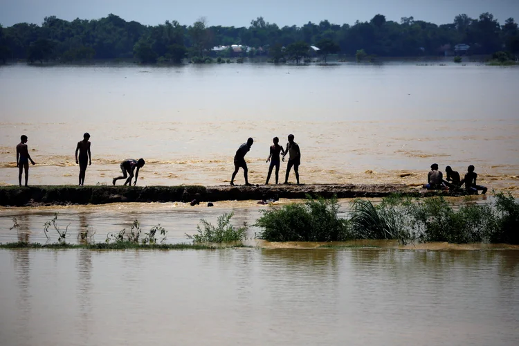 Chuvas no Nepal: situação pode piorar, já que chuvas pesadas em partes da vizinha Índia fluem rio abaixo (Navesh Chitrakar/Reuters)