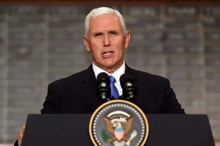 Mike Pence: Casa Branca disse que o vice-presidente "tem a honra de representar os Estados Unidos" a pedido do presidente Trump (Marcos Brindicci/Reuters)