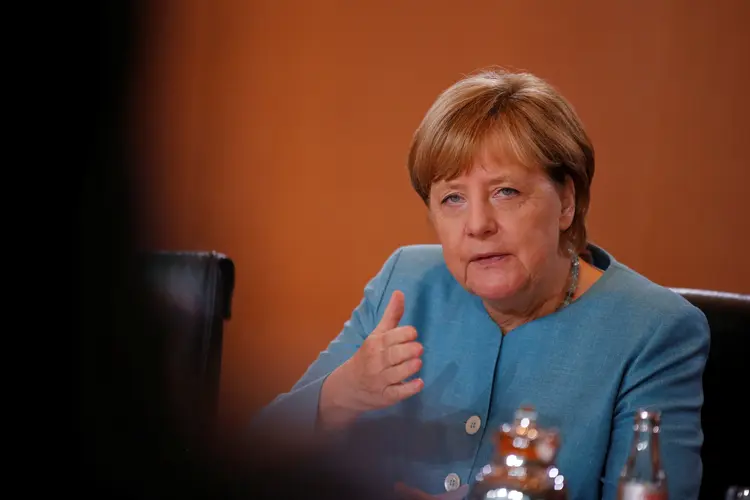 Angela Merkel: "na sexta-feira, 20 de outubro, teremos uma primeira rodada de conversas exploratórias com todos os parceiros" (Axel Schmidt/Reuters)
