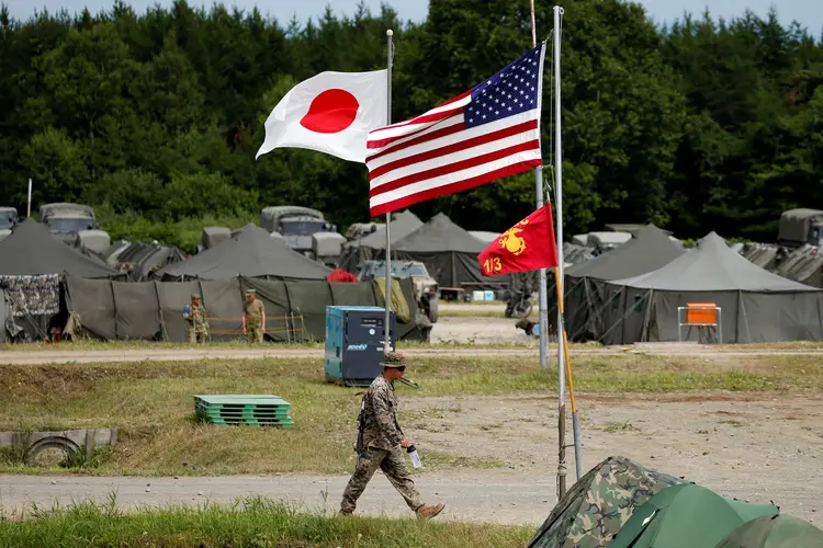 Membro da Marinha dos Estados Unidos em área de coordenação bilateral durante exercício militar conjunto com o Japão em Eniwa, Japão (Toru Hanai/Reuters)