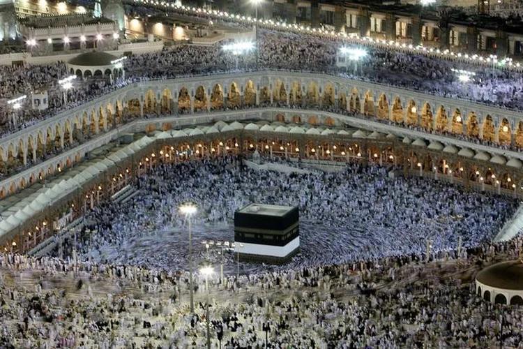 No ano passado, vários países relataram mais de 300 mortes durante o hajj, a maioria indonésios (Ali Jarekji/Reuters)
