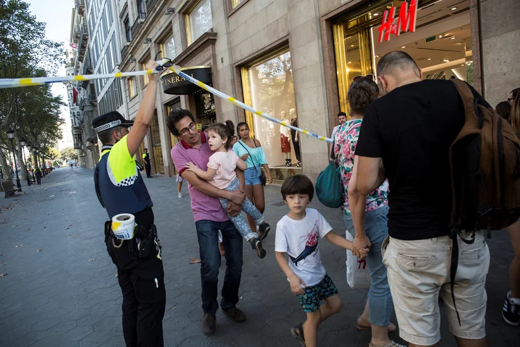 Atentado: em 17 de agosto, um homem avançou em alta velocidade com uma van pela avenida de Las Ramblas (Ana Jimenez/La Vanguardia/Reuters)