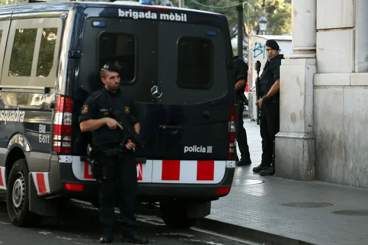 Polícia Catalã: também abateu cinco terroristas que protagonizaram outro atropelamento em massa em Cambrils, uma cidade litorânea de Tarragona (Sergio Perez/Reuters)