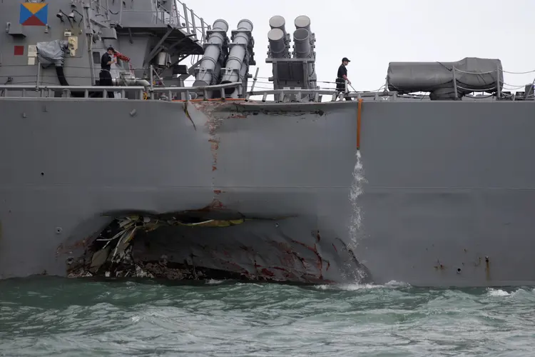 USS John S. McCain: colidiu com um petroleiro de 30 mil toneladas que navegava com bandeira da Libéria (Ahmad Masood/Reuters)