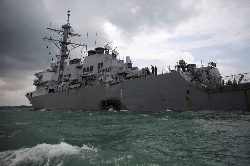 Marinha recupera 2º corpo de destróier acidentado em Cingapura
