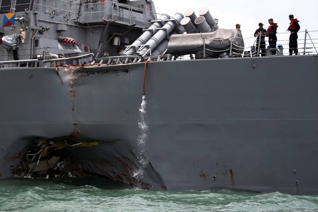 Após colisão, marinha dos EUA vai suspender operações globais