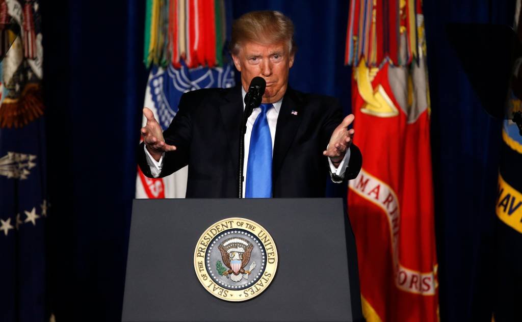 Medida no Afeganistão divide Trump e seu ex-estrategista-chefe