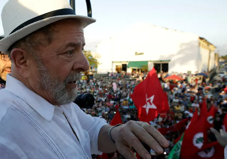 Lula: no documento de 490 páginas, os 12 advogados de defesa do petista argumentam que um conjunto de equívocos justifica a nulidade ou a reversão da condenação (Paulo Whitaker/Reuters)
