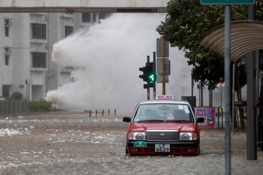Tufão Hato deixa 3 mortos em Macau e inundações em Hong Kong