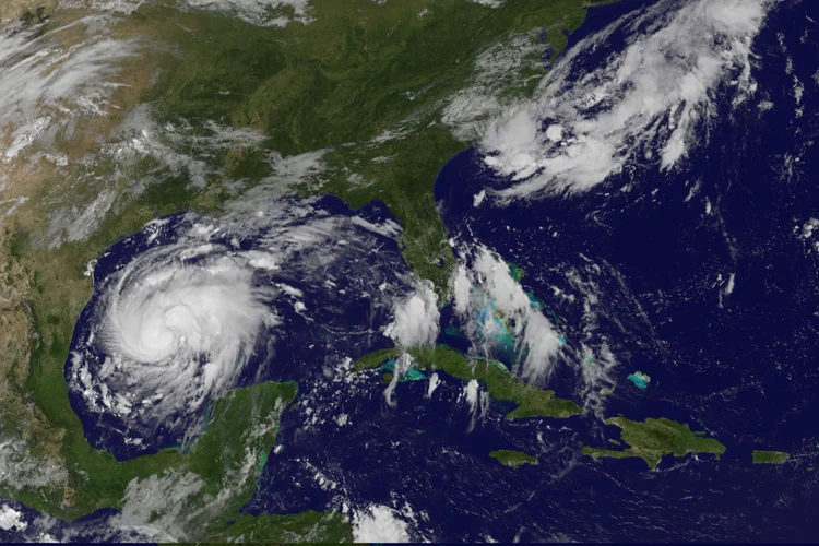 Nesta quinta-feira, o Harvey estava cerca de 600 quilômetros ao sudeste de Port Mansfield, no Texas (NOAA/Reuters)