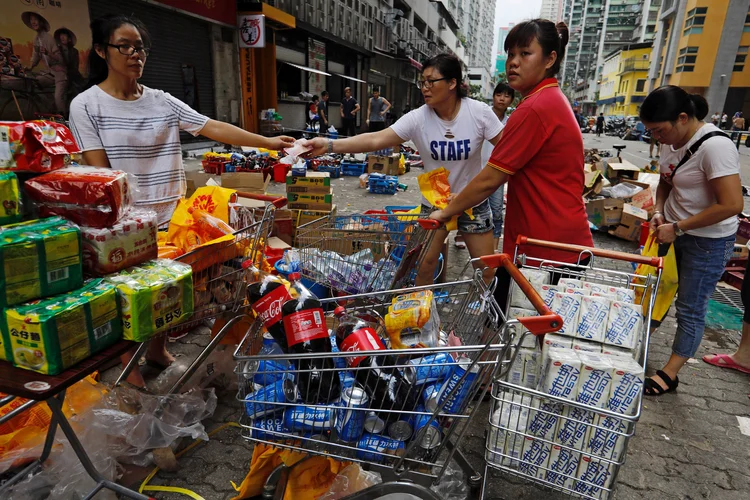 Macau: Hato foi o tufão mais forte que atingiu a turística cidade, famosa por seus cassinos, no último meio século (Tyrone Siu/Reuters)