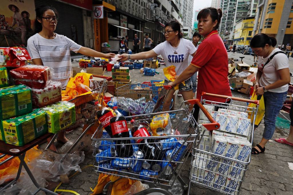 Macau tenta voltar à normalidade após passagem de tufão Hato