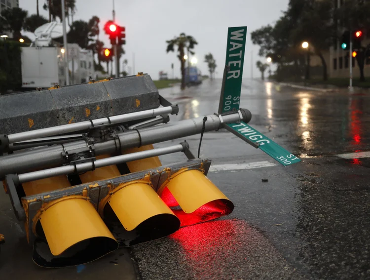Harvey: desde domingo, as companhias cancelaram mais de 5 mil voos que chegavam ou saíam de Houston (Adrees Latif/Reuters)