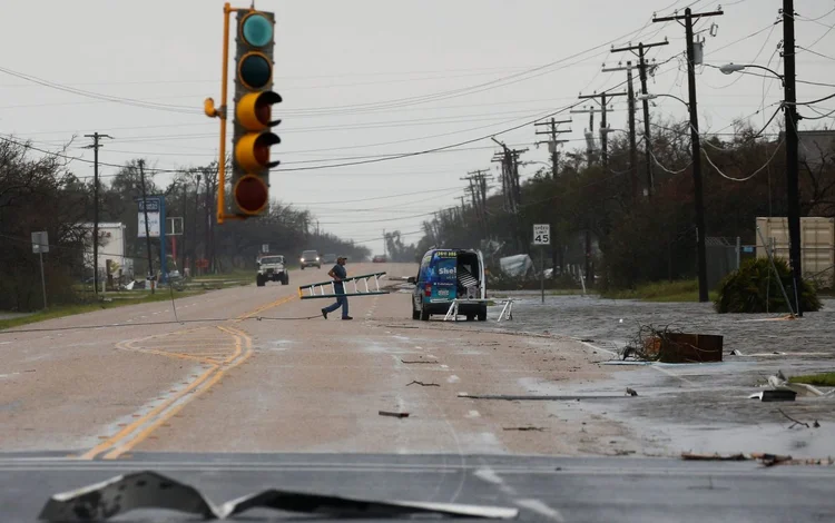 Tempestade Harvey: mais de 300 mil pessoas estão sem energia (Adrees Latif/Reuters)