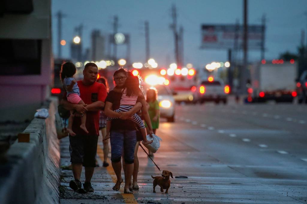 EUA estimam que 450 mil texanos pedirão ajuda após furacão