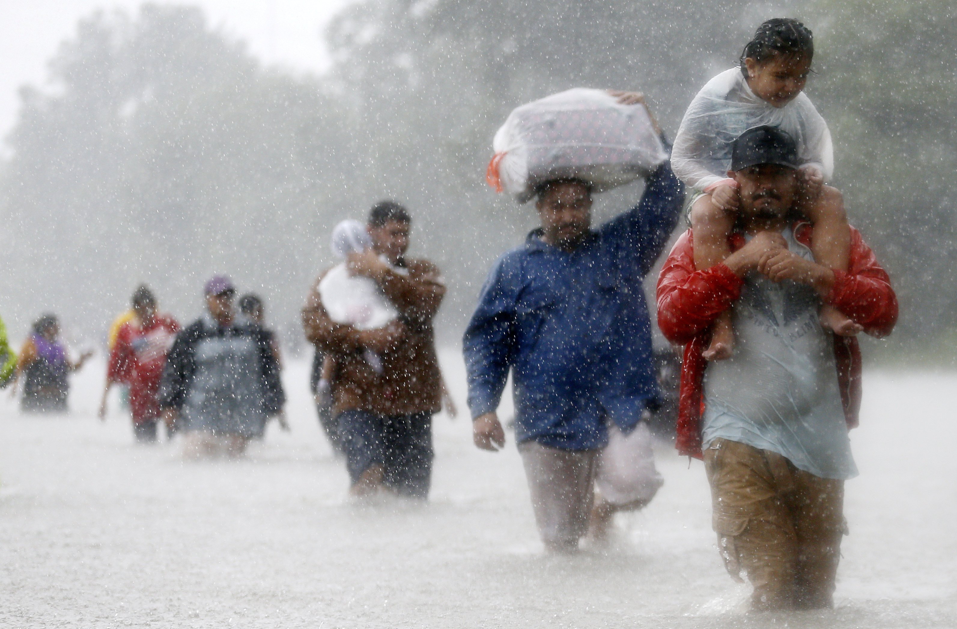 Texas processa empresas que subiram preços durante furacão Harvey