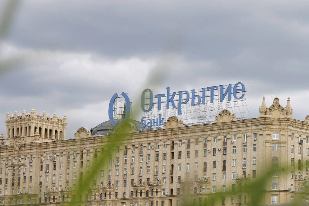 Rússia faz um dos maiores resgates bancários de sua história