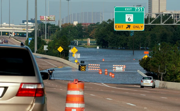 Houston: pelo menos 20 pessoas já morreram e milhares estão desabrigadas (Rick Wilking/Reuters)