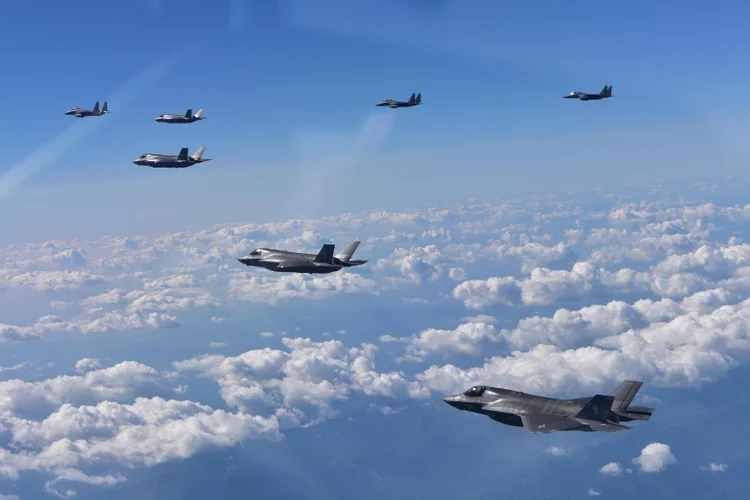 EUA: a Força Aérea dos Estados Unidos publicou posteriormente um comunicado onde detalhou que os bombardeiros estratégicos (Republic of Korea Air Force/Reuters)