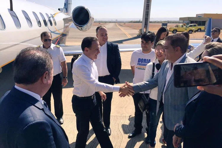 Doria: viajou a convite do senador Ataídes Oliveira, que afirmou desconhecer o responsável pelo material com os dizeres "Doria Presidente" (Carlos Amastha/Facebook/Reprodução)