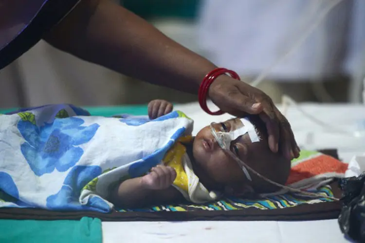 Hospital na Índia: autoridades abriram uma investigação para apurar responsabilidades, mas negaram que as mortes estejam relacionadas à "escassez de oxigênio" (Sanjai Kanojia/AFP)