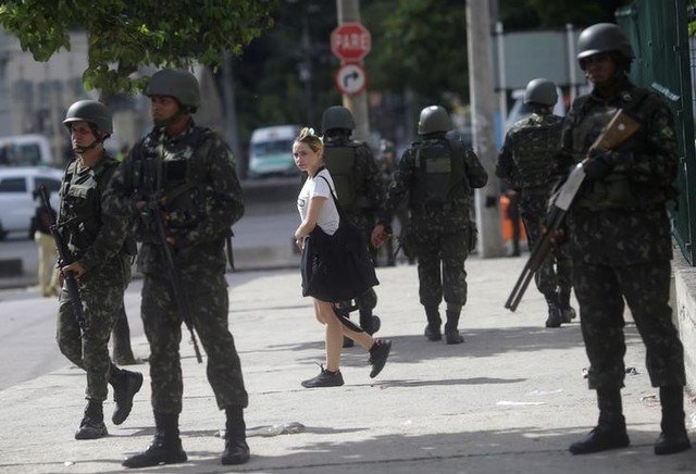 Pedido para uso das Forças Armadas é para reforçar o policiamento nos acessos à Rocinha (Ricardo Moraes/Reuters)
