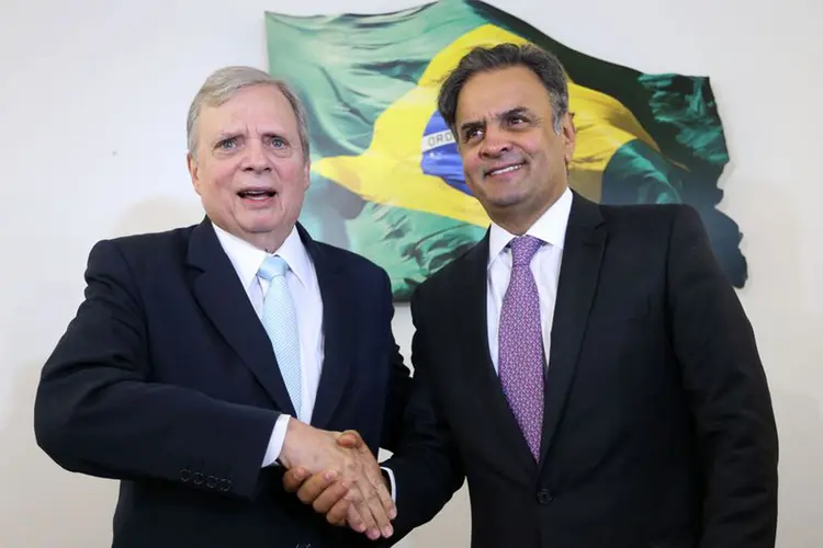 Brasília - O presidente licenciado do PSDB, senador Aécio Neves, anuncia que o senador Tasso Jereissati permanecerá na presidência interina do PSDB (Marcelo Camargo/Agência Brasil)
