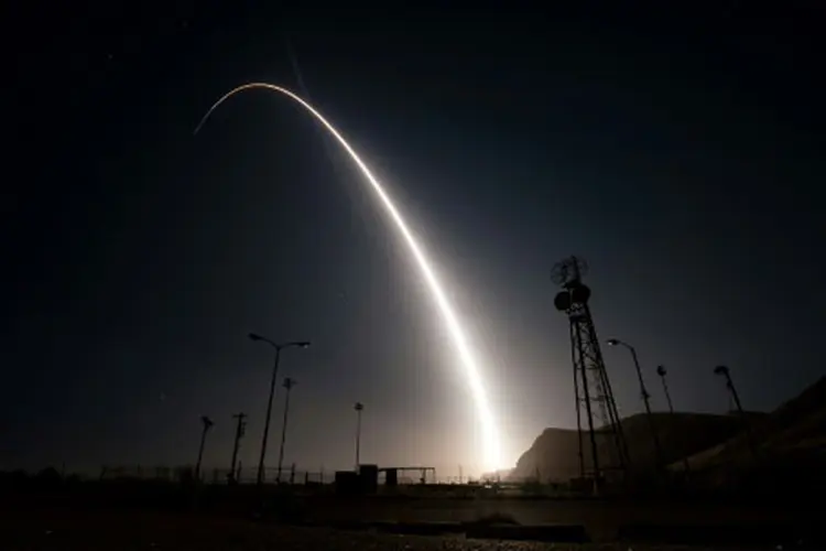 Teste do Minuteman III aconteceu entre 00H01 e 06H01 da Califórnia desta quarta-feira (Senior Airman Ian Dudley/AFP)