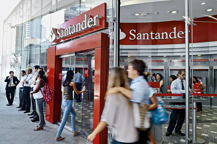 Santander: as taxas das linhas disponíveis pelo banco são de a partir de 0,78% ao mês (Alexandre Moreira/Brazil Photo Press/Folhapress)