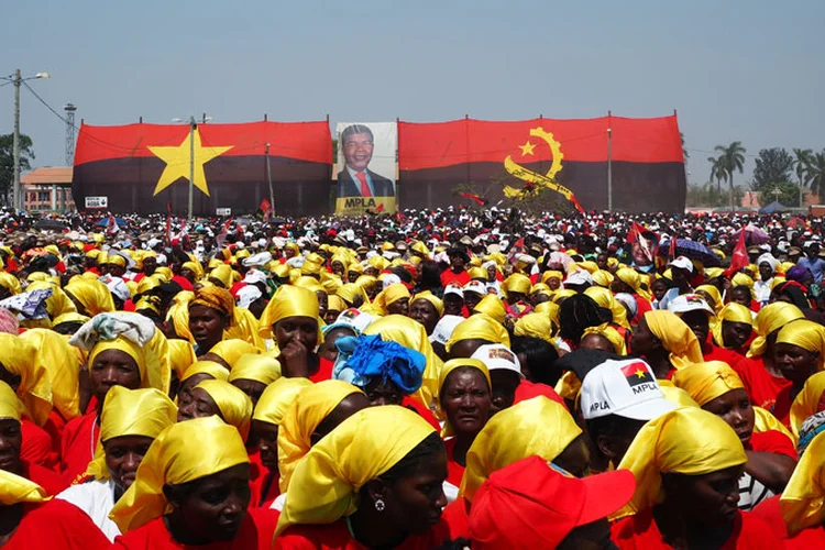 Angola: a sua população continua entre as mais pobres do mundo (Stephen Eisenhammer/Reuters)