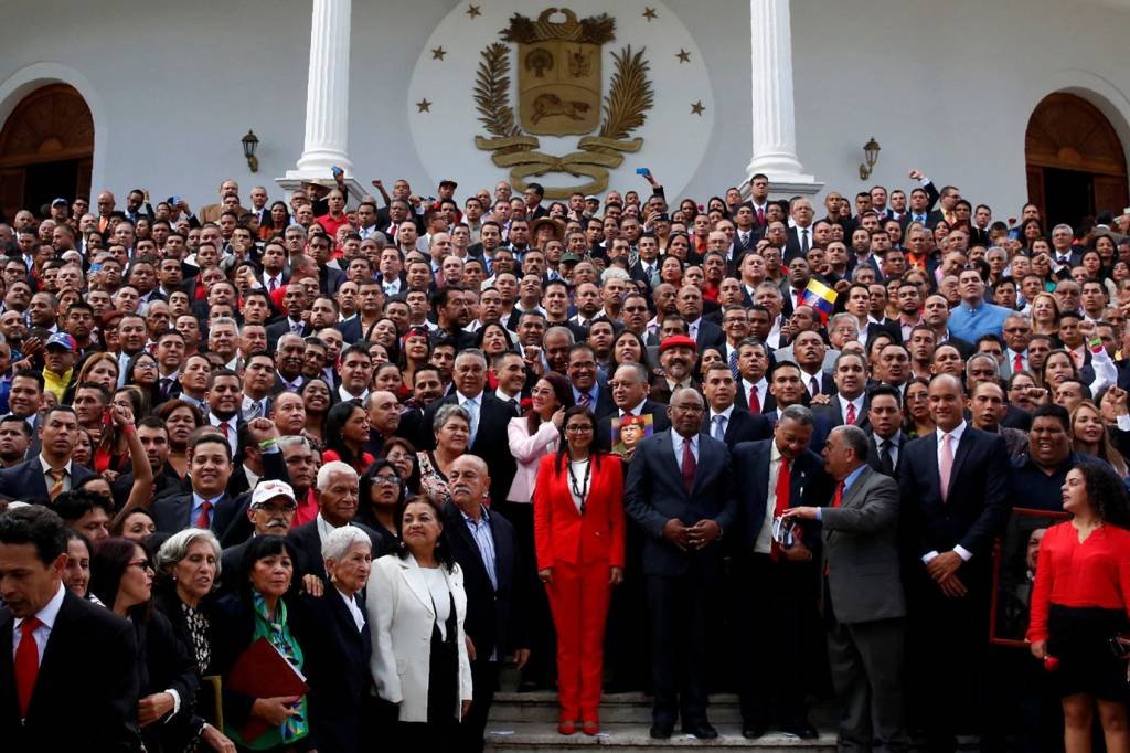 Assembleia Nacional Constituinte toma posse na Venezuela