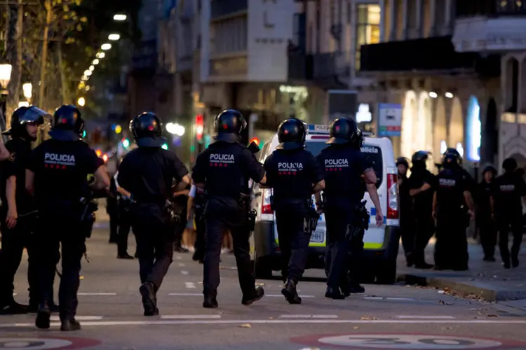 Barcelona: a Polícia identificou os corpos de três dos cinco mortos na operação de Cambrils (Stringer/Reuters)