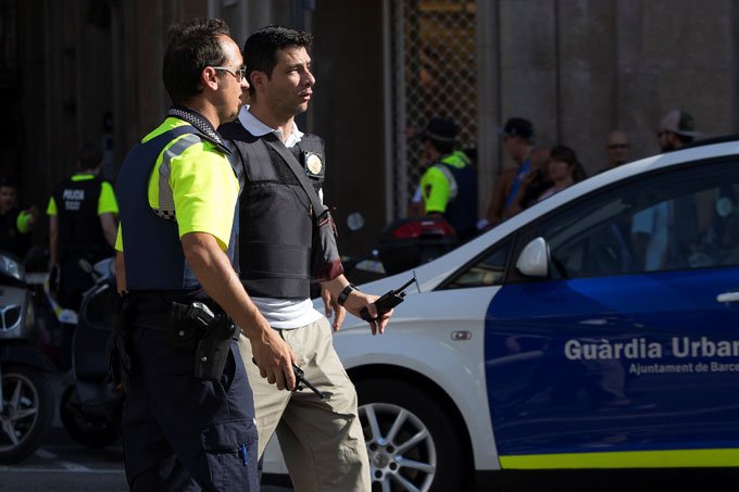 Polícia vincula atentado em Barcelona com explosão em Tarragona