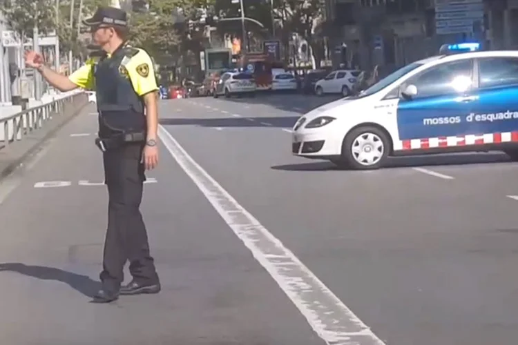 Polícia de Barcelona após atropelamento na capital da Catalunha (./Reuters)