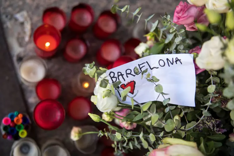 Barcelona: homenagem às vítimas  (Juan Medina/Reuters)