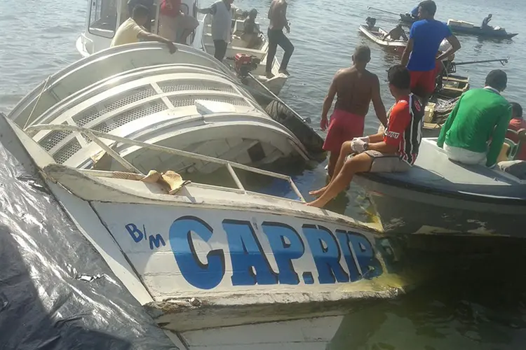 Barco Capitão Ribeiro: embarcação com cerca de 70 pessoas naufragou no Rio Xingu, no Pará (TV Liberal/Reprodução)