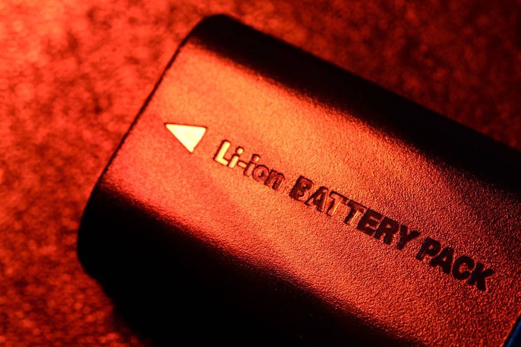 "Guru da tecnologia" lança bateria que desafia íon de lítio
