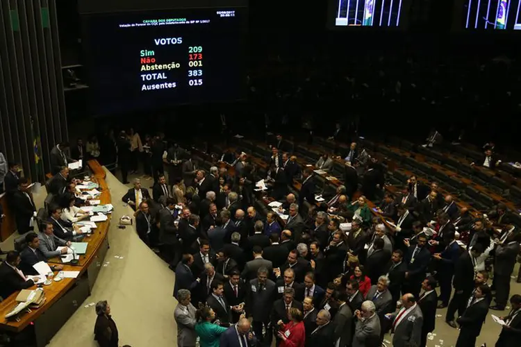 Câmara dos Deputados: por 16 votos a 10, no entanto, o artigo terminou rejeitado (Wilson Dias/Agência Brasil)