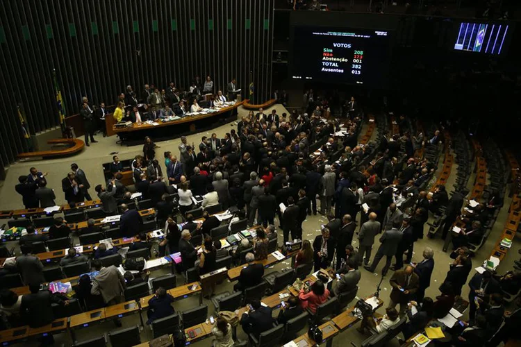 Câmara dos Deputados: comissão aprovou na última semana o texto base do relator, mas incluíram na proposta o voto majoritário, conhecido como distritão (Wilson Dias/Agência Brasil)