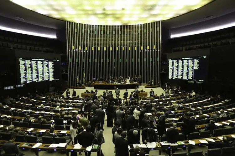 Câmara: votação do Refis ocorrerá diante da ausência do ministro da Fazenda, Henrique Meirelles (Movimentos repudiam ocultação de doadores em campanhas eleitorais/Agência Brasil)