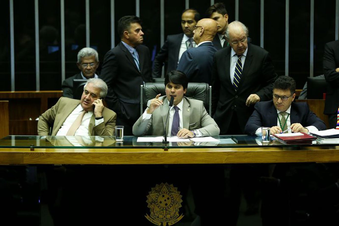 Começa orientação de bancada para votar 1ª destaque da TLP