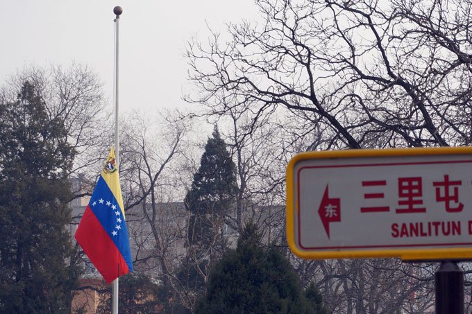 Chineses na Venezuela "voltam às origens" para fugir da crise