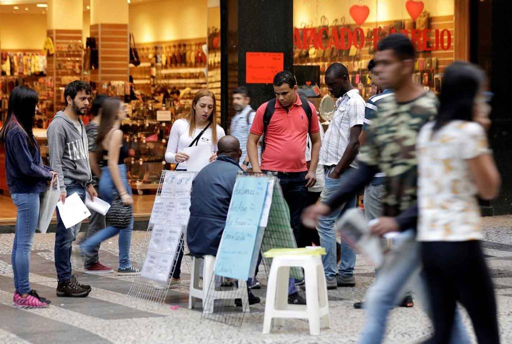 Vendas no varejo brasileiro recuaram 0,4 por cento em outubro na comparação com o mês anterior (Reuters/Paulo Whitaker)