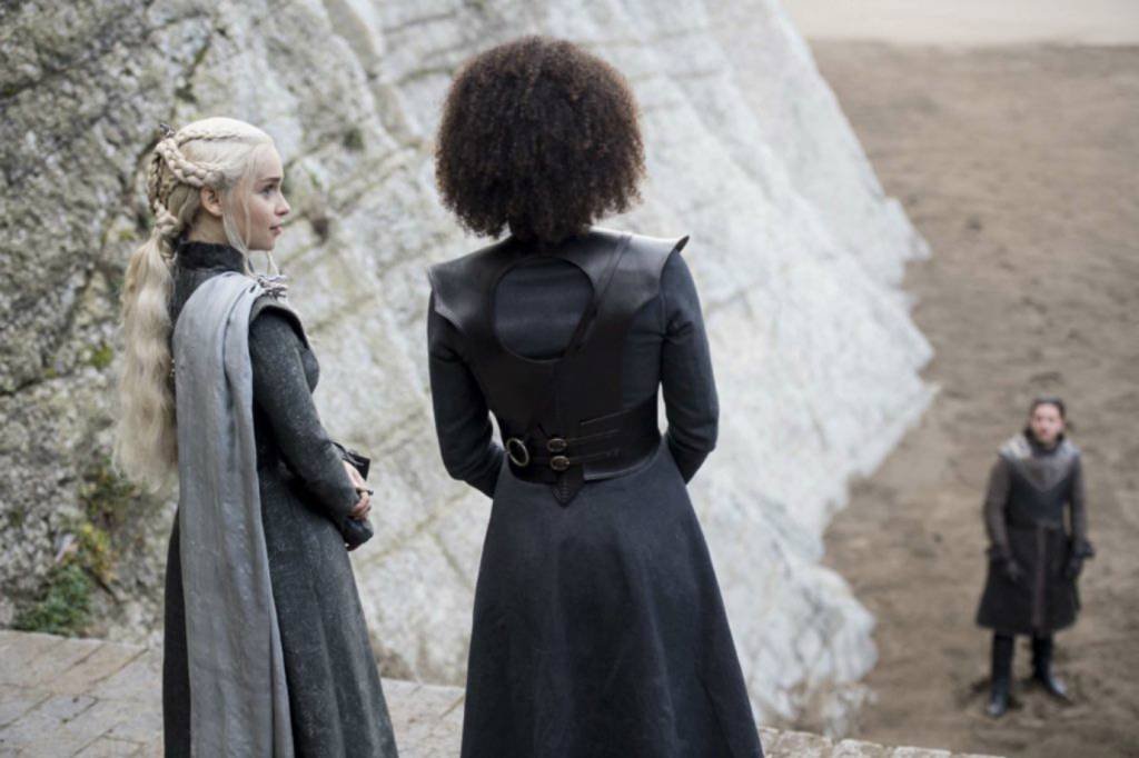 Daenerys Targaryen, Missandei e Jon Snow no episódio 4 da série Game of Thrones (HBO/Divulgação)