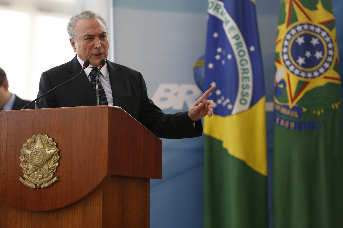 Temer diz ter força para "resistir aos que desejam parar o país"