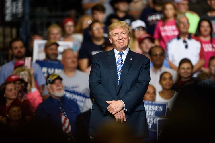 Presidente dos Estados Unidos, Donald Trump; republicano enfrenta crise de popularidade (Justin Merriman / Stringer/Getty Images)