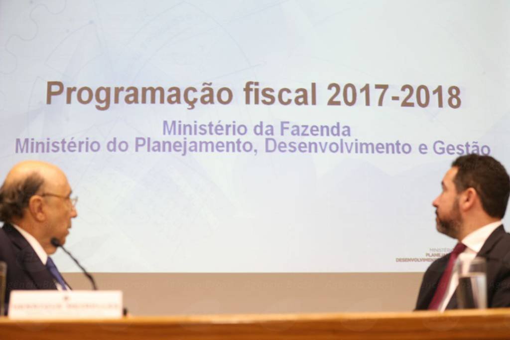 Os ministros da Fazenda, Henrique Meirelles, e do Planejamento, Dyogo Oliveira, anunciam novas metas fiscais para 2017 e 2018 (Fabio Rodrigues Pozzebom/Agência Brasil)