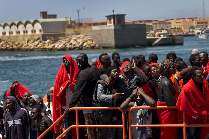 Espanha resgata mais de 300 imigrantes do Estreito de Gibraltar