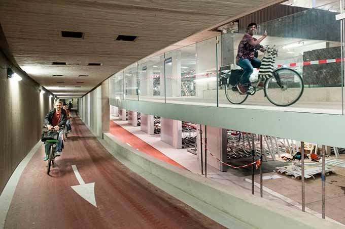 Holanda abre maior estacionamento de bicicletas do mundo